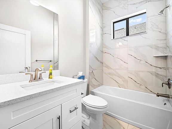 4th image of 11 Green Cir