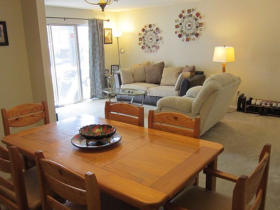 Spacious living/dining area