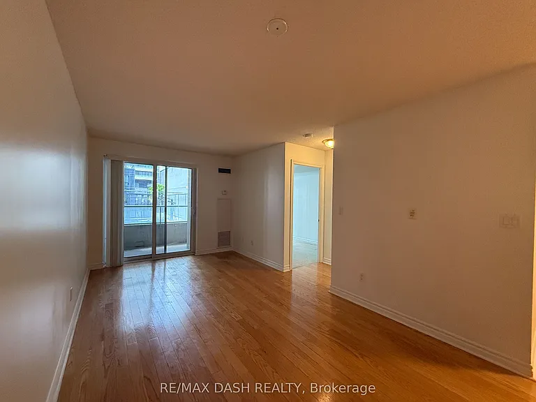 270 Wellington St W #802 — Photo 22