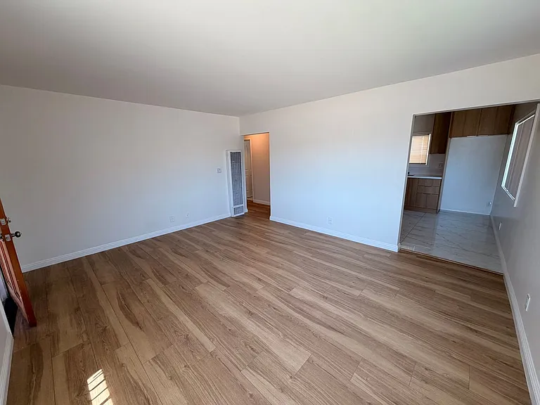 1845 S Grand Ave #1 — Photo 19