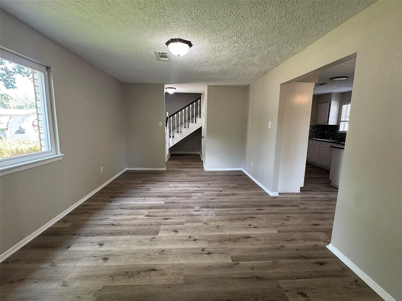 3 bed, 2.5 bath, 1675 sqft, $2,200 — Photo 4