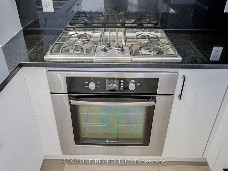 16 Harbour St #3511 — Photo 8