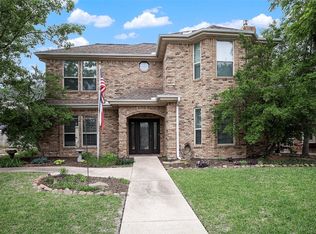 333 Cottonwood Ln, Hurst, TX 76054