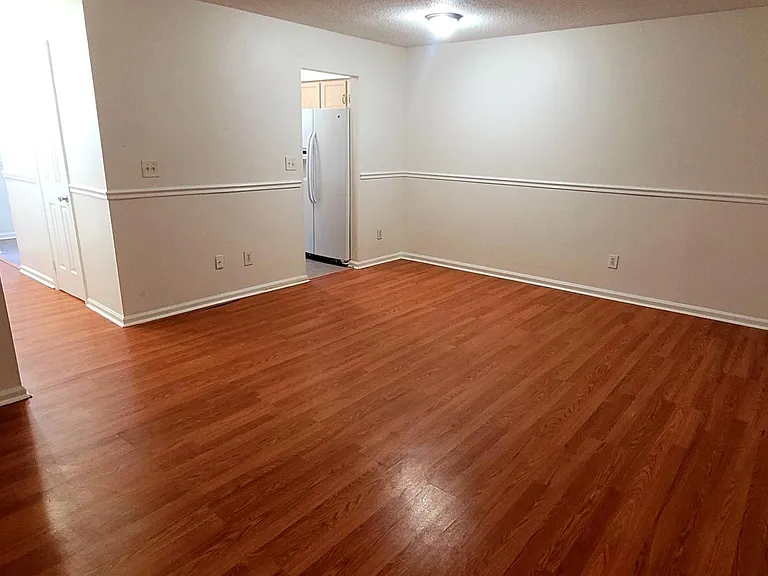 Living Room/Den