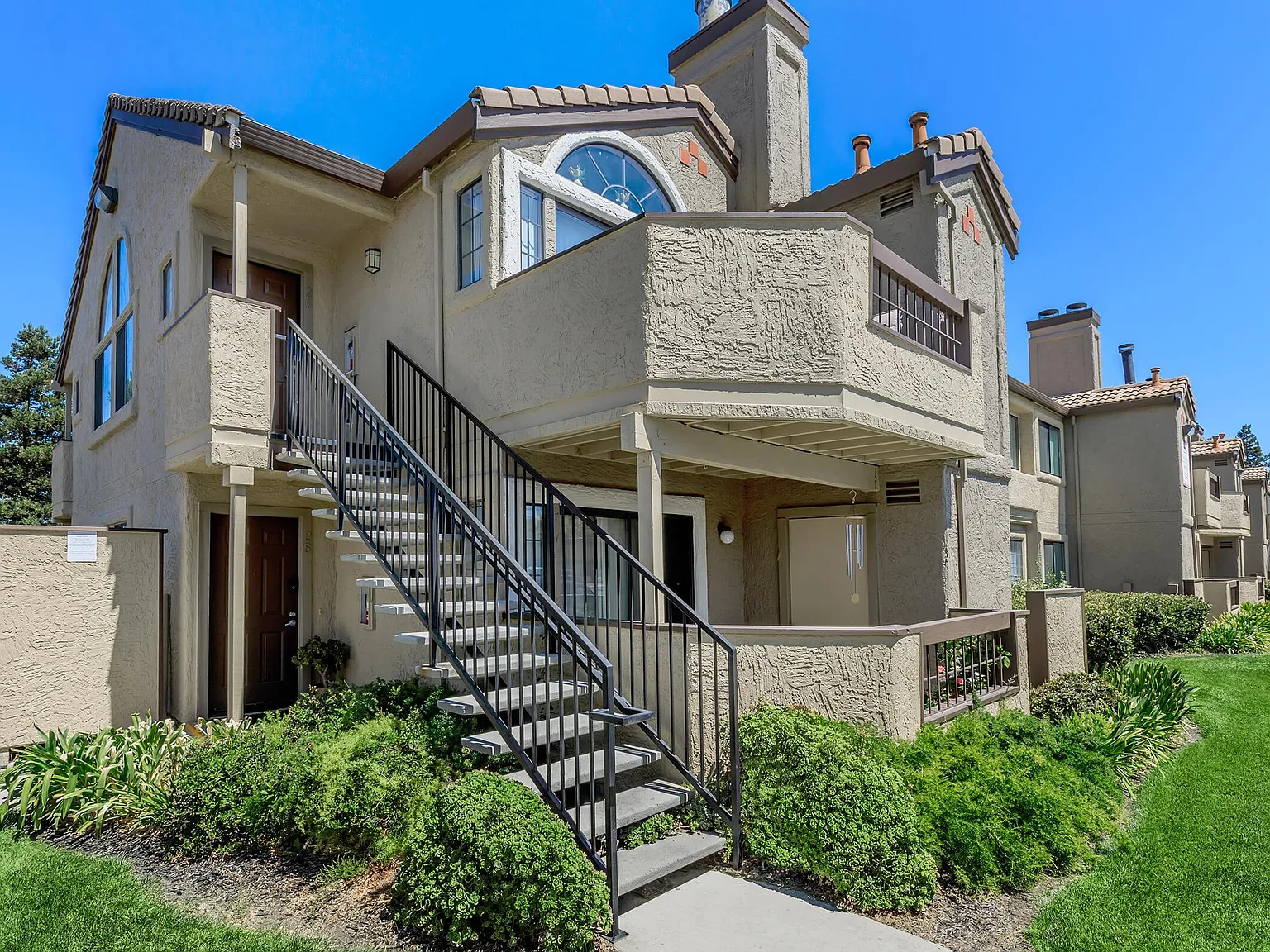 Oak Hills Apartments — Photo 2