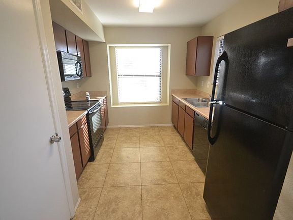 5th image of 11806 N 76th Ln