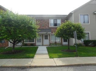 30583 Hidden Pines Ln, Roseville, MI 48066