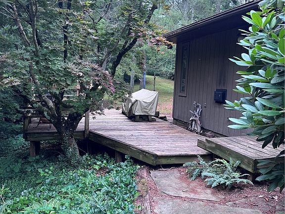 3rd image of 1065 Huck Rd
