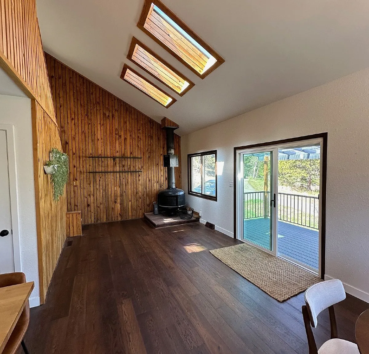 3 bed, 2.0 bath, 2001 sqft, $3,700 — Photo 2