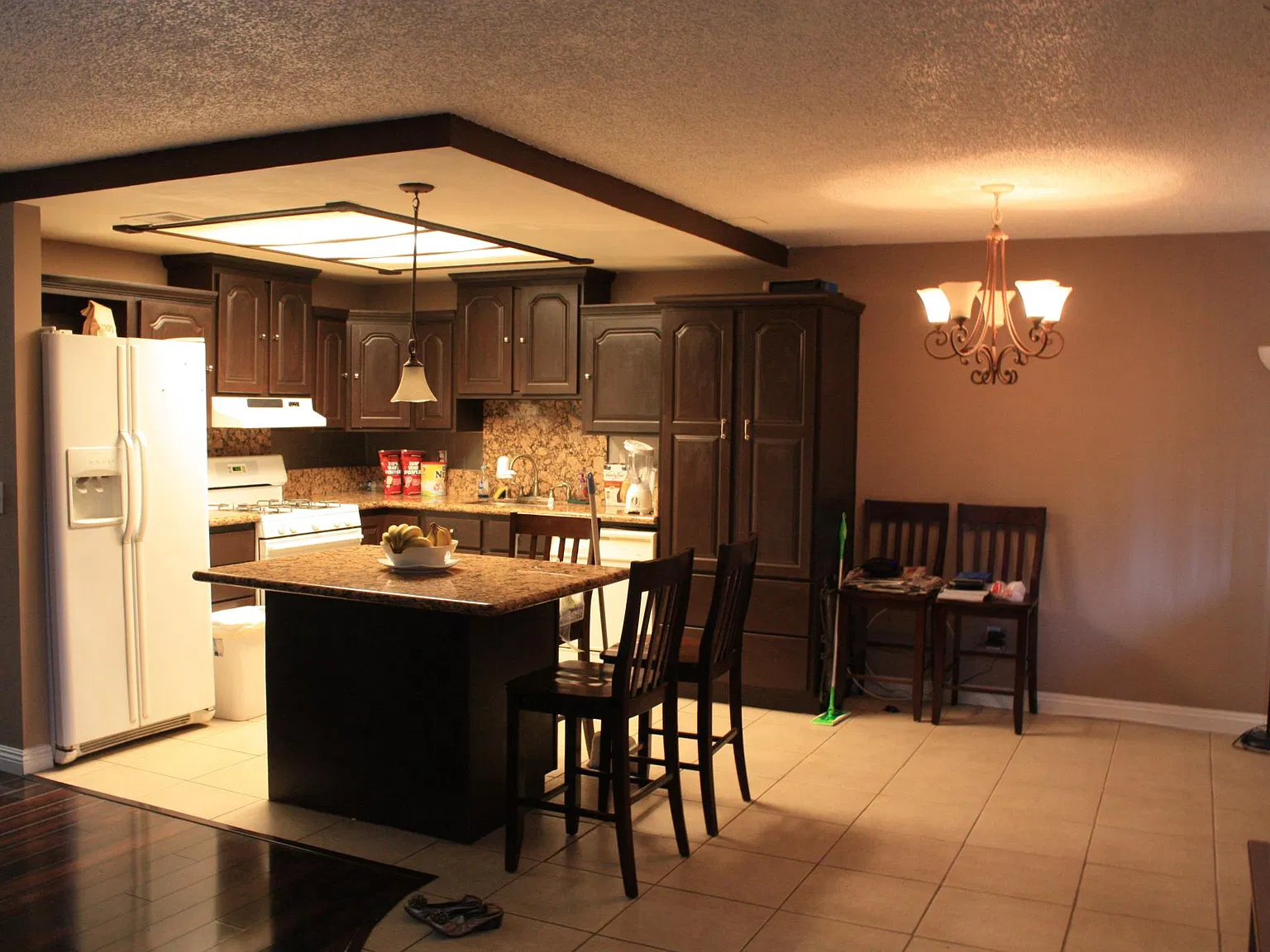 2530 Bryn Mawr Ln — Photo 1