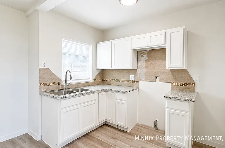 3417 Avenue S #B — Photo 2