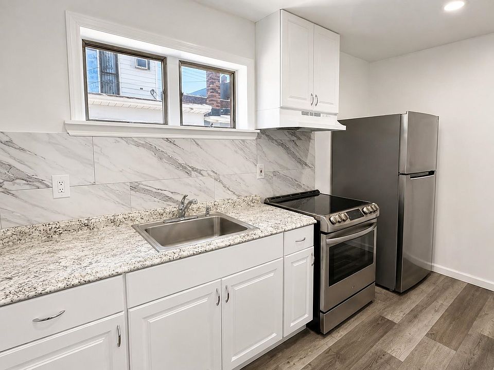 1st image of 131 Hudson St
