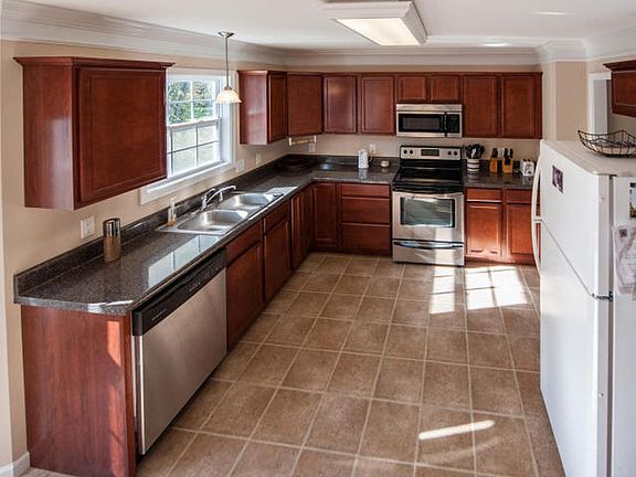 3rd image of 4834 Creekrock Ln