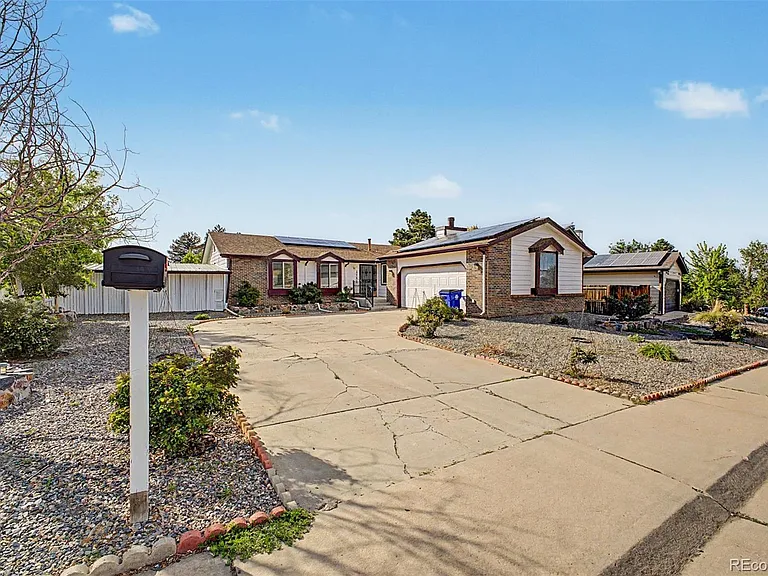 2757 S Salida St — Photo 2