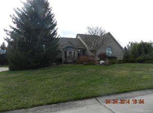37291 Aspen Dr, Farmington Hills, MI 48335