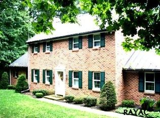 30 Segovia Ct, Hanover, PA 17331