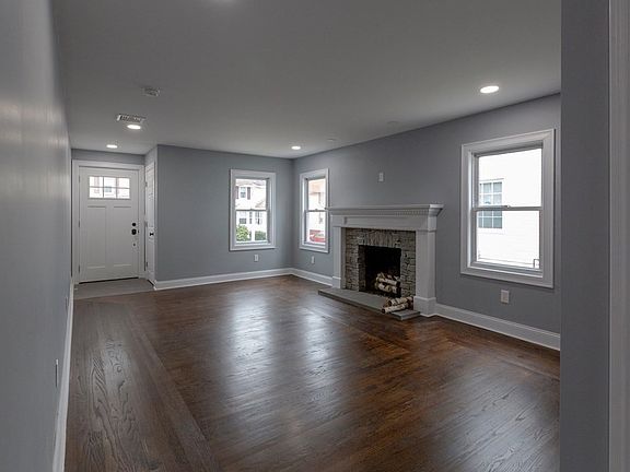 4th image of 85 Westwood Ave