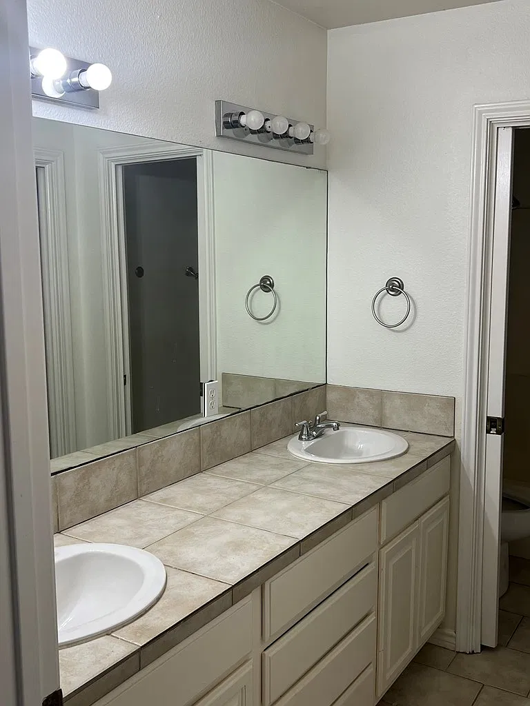 3 bed, 2.0 bath, 1380 sqft, $1,650 — Photo 3