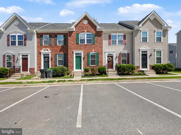 207 Streamview Dr, Fredericksburg, VA 22405
