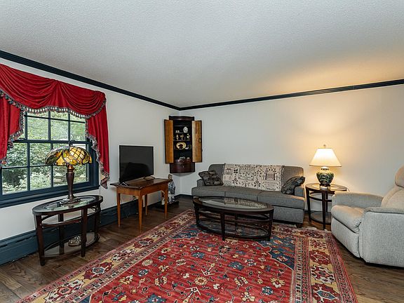 4th image of 2645 Riverside Ln NE