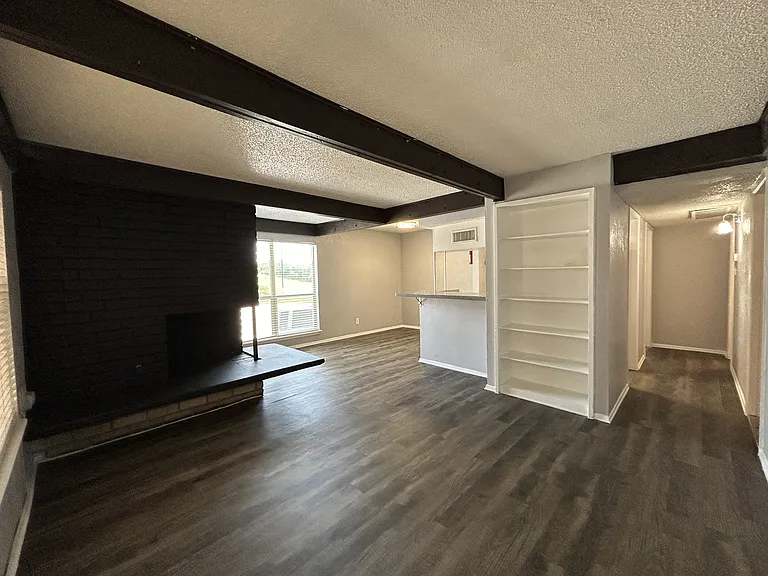 El Jardin Apartments — Photo 6