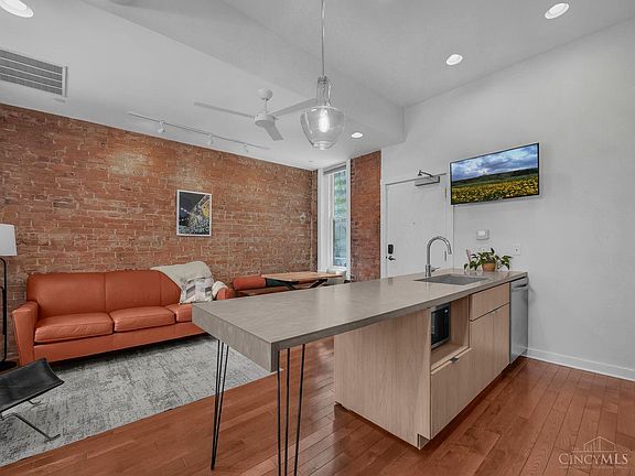 2nd image of 1509 Pleasant St #151