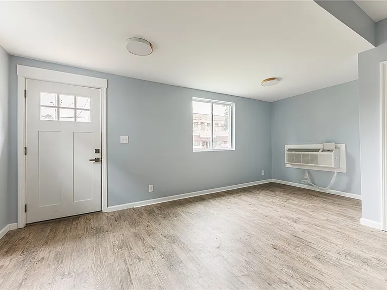 27 W Main St #1 — Photo 8