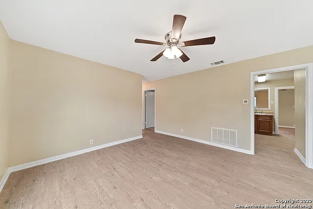 3 bed, 1.0 bath, 1112 sqft, $1,600 — Photo 4