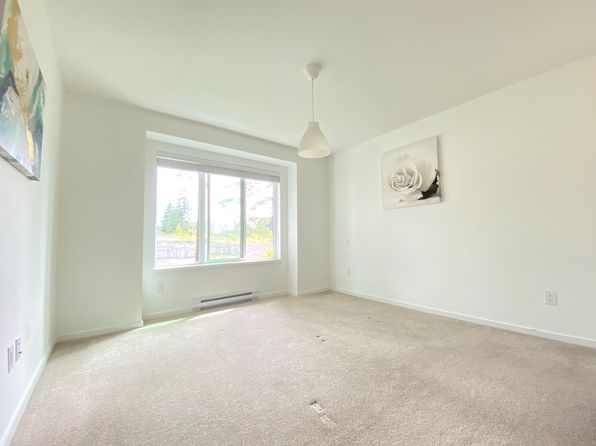 4 bedroom rental in Surrey — photo 4