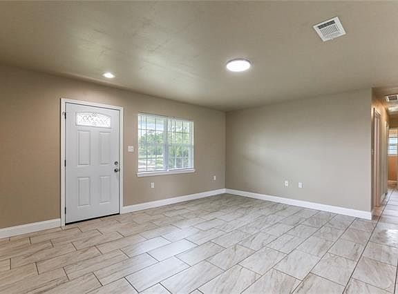 3rd image of 122 Yorke St