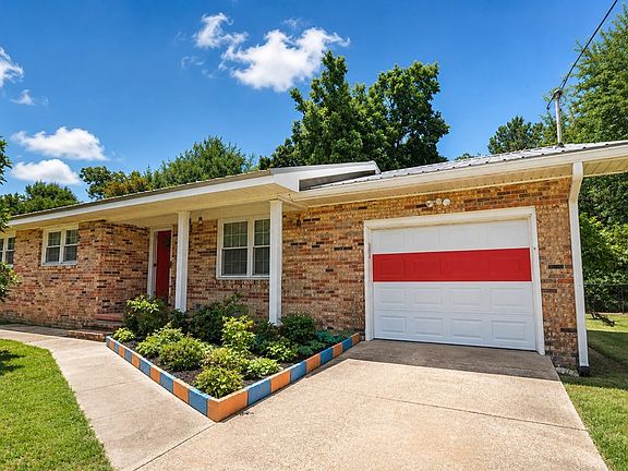 2nd image of 307 Lakeview Dr
