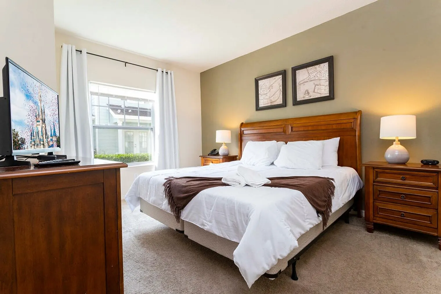 3 bed, 2.0 bath, 1323 sqft, $2,864 — Photo 4