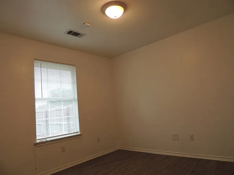 930 Edwards St — Photo 11