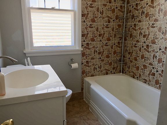 4th image of 6021 William St