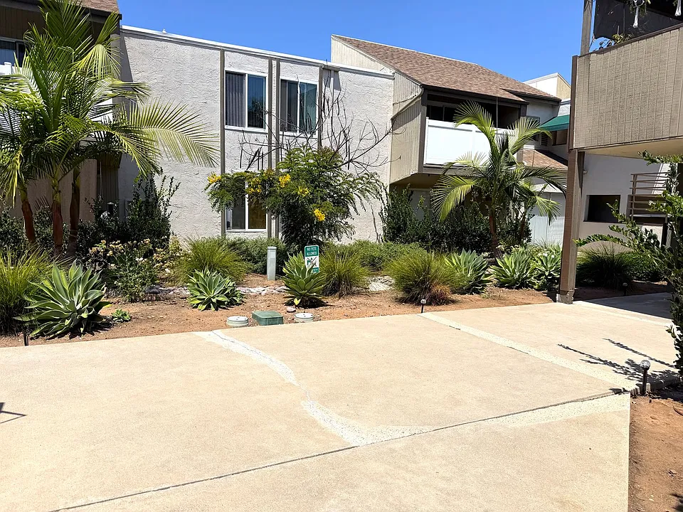 8034 Linda Vista Rd #2V