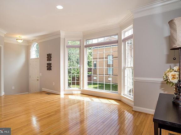 5th image of 4088 Walnut Cove Cir
