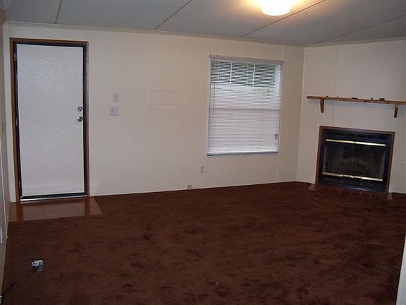 Livingroom & Fireplace