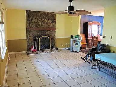 1700 Calvary View Ln — Photo 2