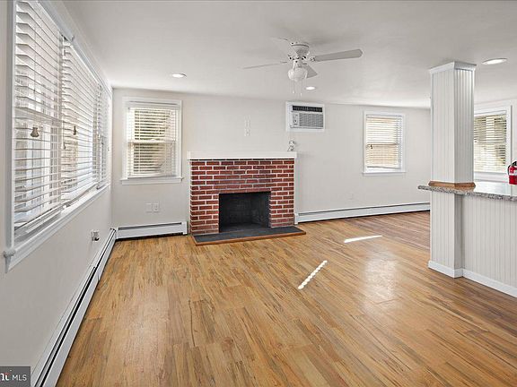 3rd image of 242 W 15th St Unit 1