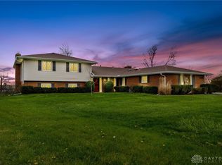 2399 Meadowgreen Dr, Dayton, OH 45431