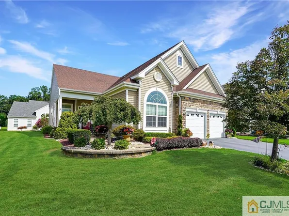 45 Mandrake Rd, Monroe Township, NJ 08831