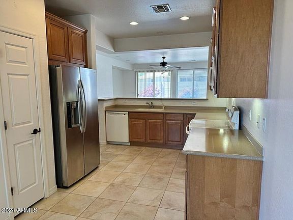 2nd image of 121 W Latigo Cir