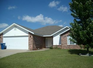 911 SW Navajo Dr, Bentonville, AR 72712