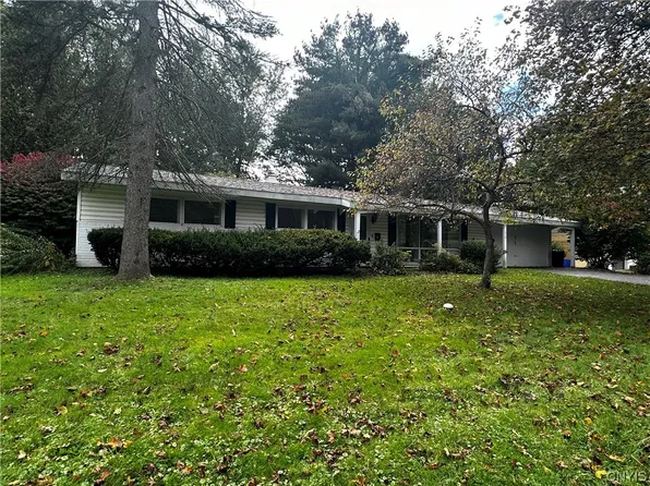 212 Blackberry Rd, Liverpool, NY 13090