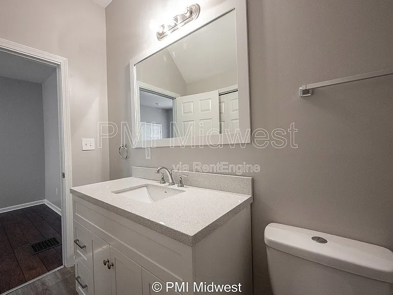 1439 S East St — Photo 24