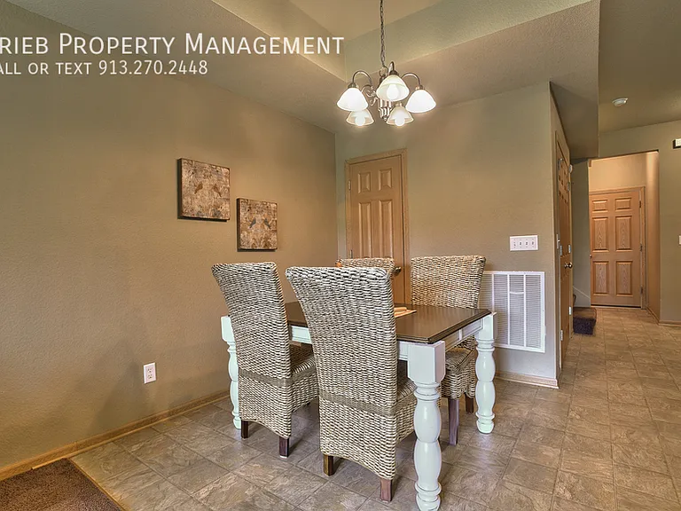 824 Woodson Ct — Photo 5