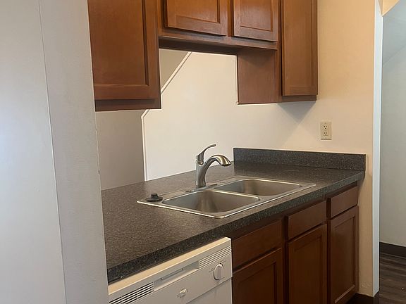 5th image of 402 Forest Ln