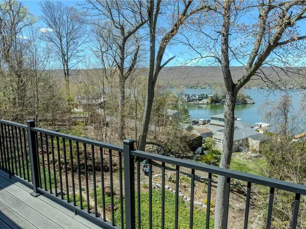 33 Shore Avenue, Greenwood Lake, NY 10925