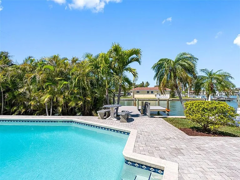562 Johns Pass Ave — Photo 8