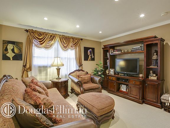 2nd image of 17 Edwards St APT 2D